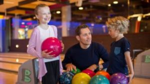 Familie til bowling